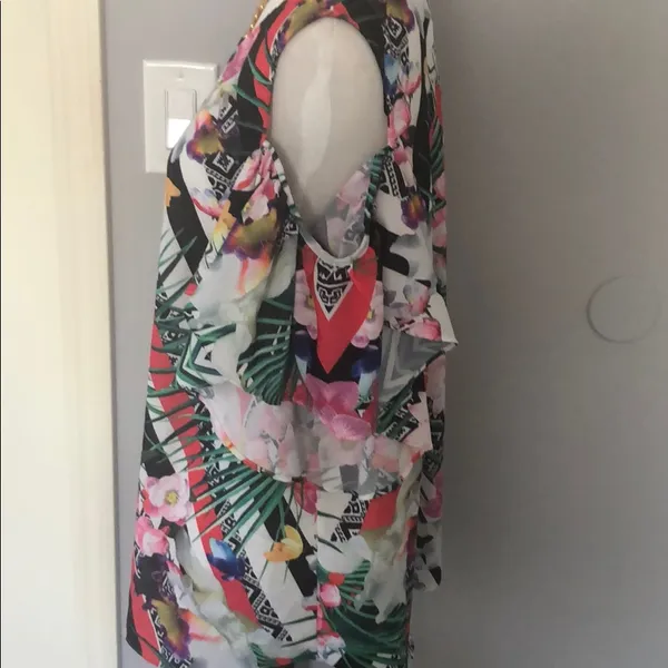 Gibson and Latimer cold shoulder top J - Image 5