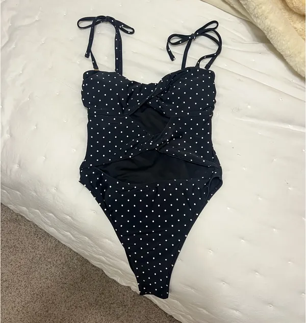 Cupshe One-Piece Swimsuit - Image 5