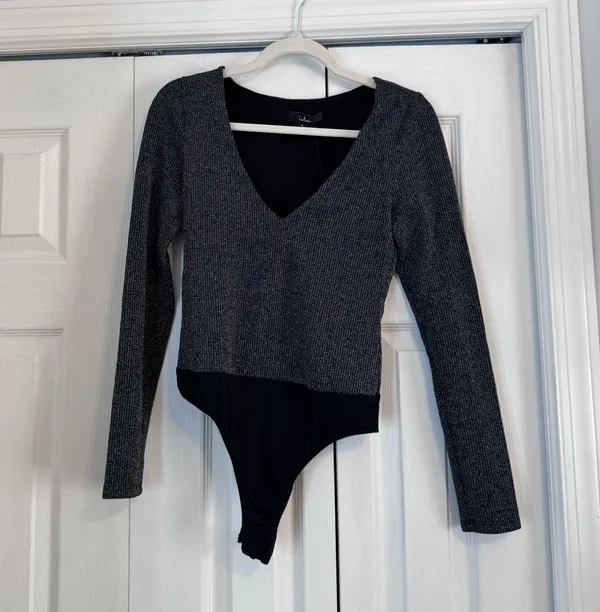 Lulus NWT Clean Look Black and Silver Lurex V-Neck Long Sleeve Bodysuit - Image 3