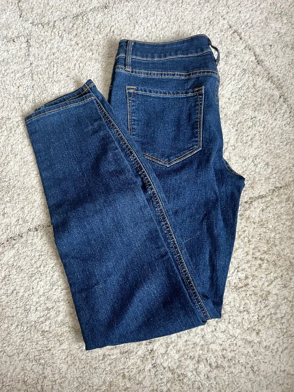 Old Navy Super Skinny Mid-Rise Jeans - Image 2