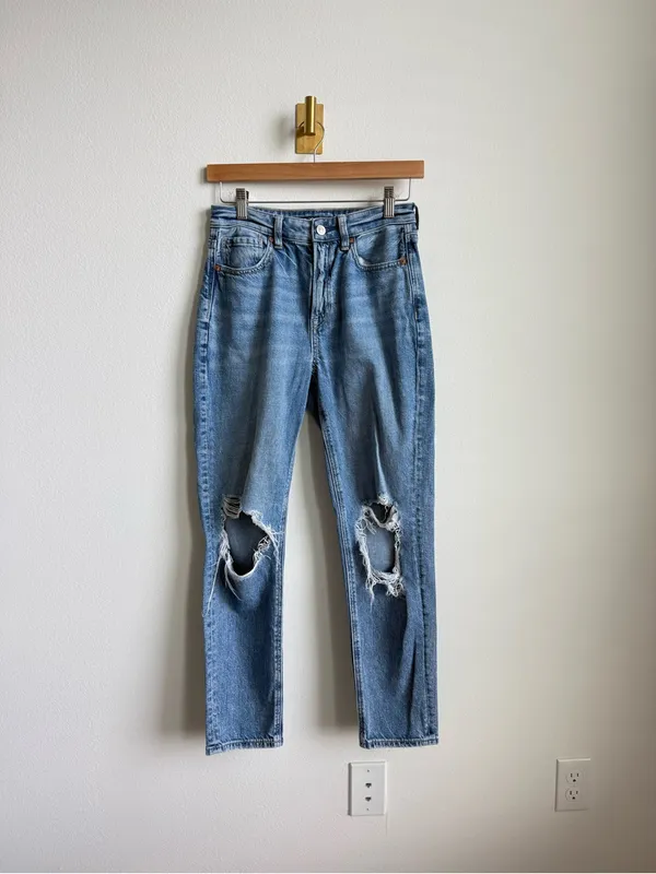American Eagle Women's Mom Jeans Distressed Baggy Medium Wash Size 2 - Image 5