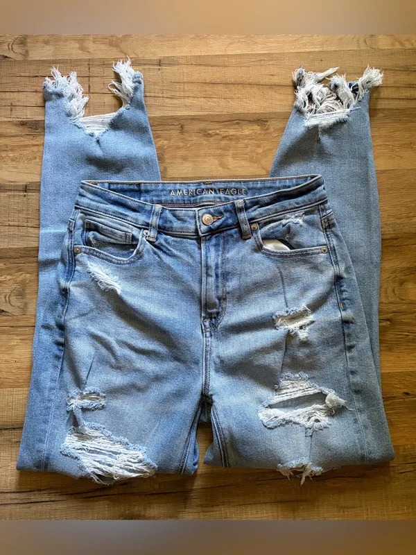 American Eagle Outfitter Light Wash High-Rise Ripped distressed Jeans Sz 4 denim - Image 2
