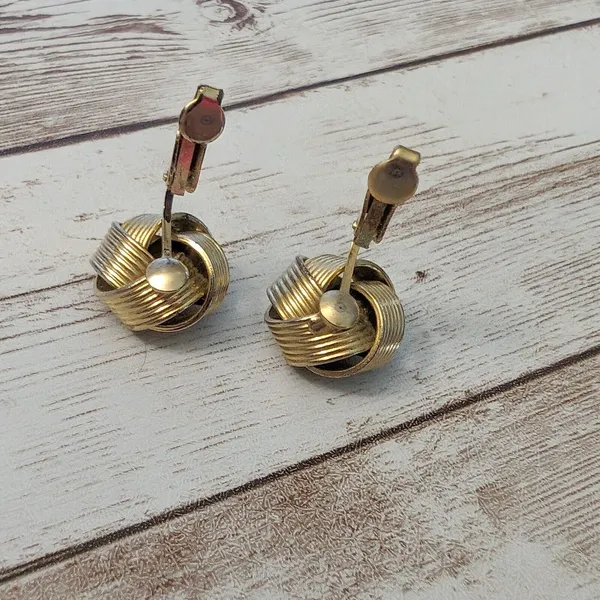 Vintage Clip On Earrings - Chunky Gold Tone Knot Design - Image 8