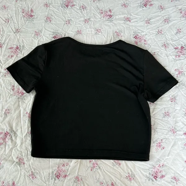 Cool star patch crop top Black - Image 2