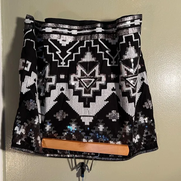 Express Women's Size Large Mini Skirt Black Silver White Sequins Aztec Pull On - Image 2