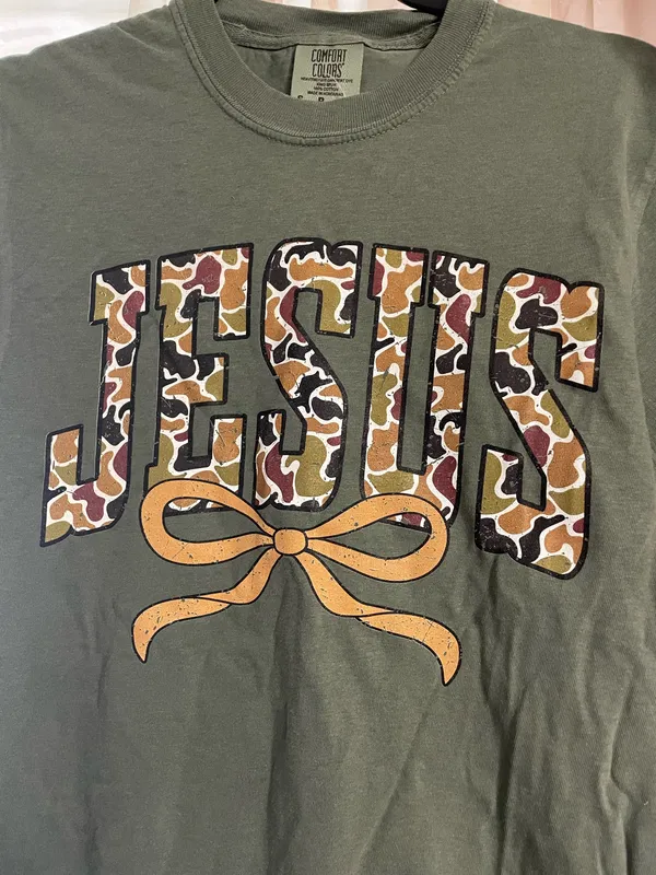Comfort Colors Camo Jesus Tshirt - Image 2