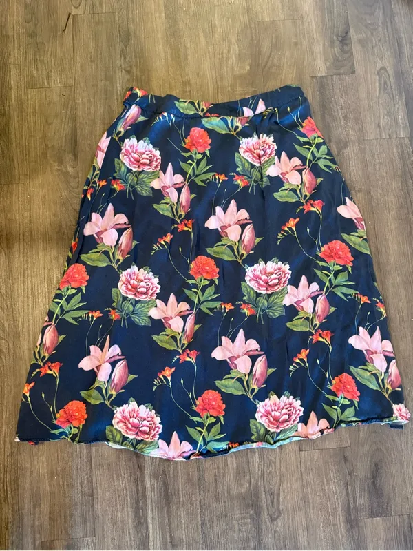 Catherine Malandrino Navy Floral Midi Skirt with Rose Print - Image 2