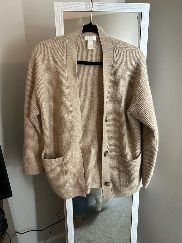 H and M Oversize Cardigan - Image 2