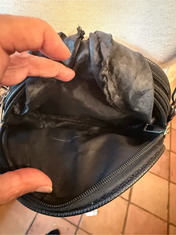 Quilted Crossbody Bag Black - Image 5