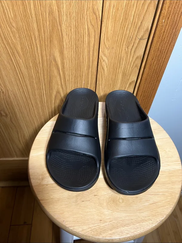 OOFOS Men's Black Slide Sandals Size undefined - Image 2
