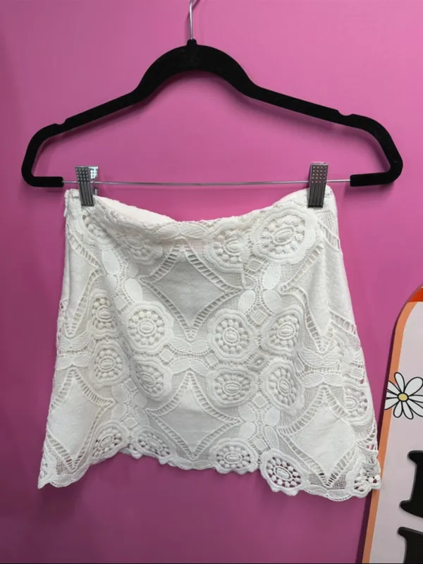 Abercrombie White Lace Mini Skirt - Image 2