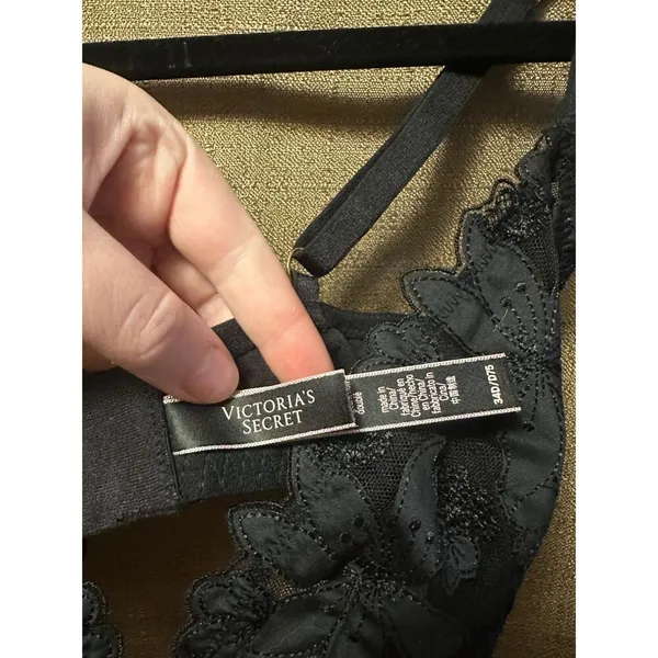 Victoria's Secret Lace Unlined Plunge Bra Black Size 34D - Image 4