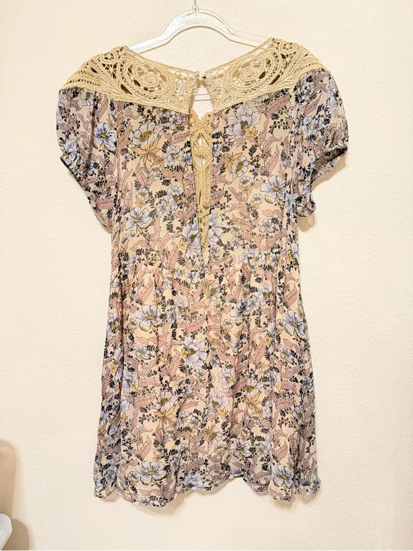 Free People Margot babydoll mini dress, bohemian printed crochet detail sz M - Image 4