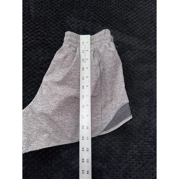 Lululemon Women's Hotty Hot Short II Heather Gray‎ Size 6 - Image 9
