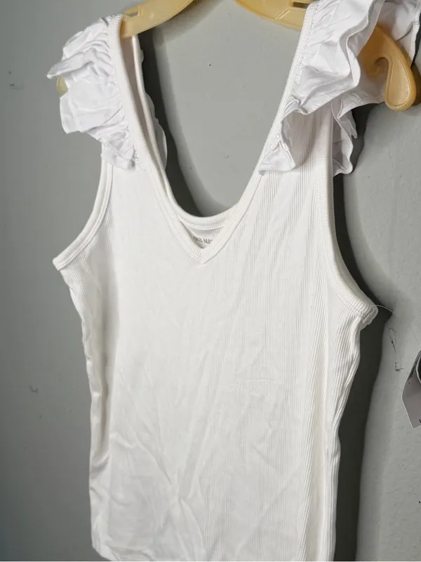 Old Navy White Top nwt - Image 3