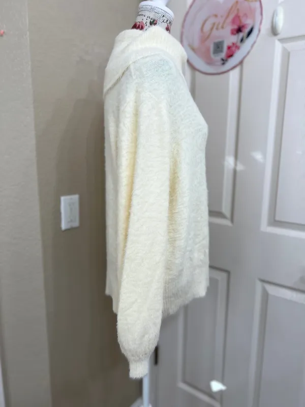 G by Giuliana soft cream sweater size M - Image 2