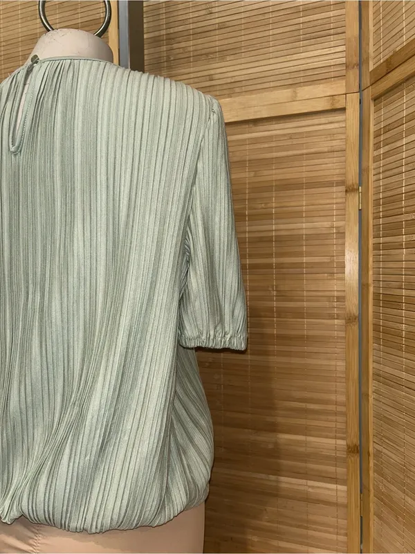 Wonderly Elbow Sleeve Plisse Bubble Top moss light green blouse woman’s S small - Image 3