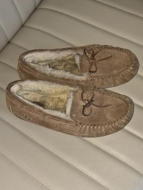 UGG Women's Dakota Suede Moccasin Slippers Chestnut Size 5 - Image 3