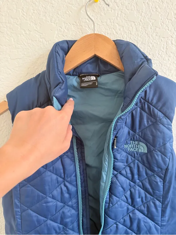 The North Face Navy Teal Trim Quilted Vest Size‎ Small Women’s - Image 3