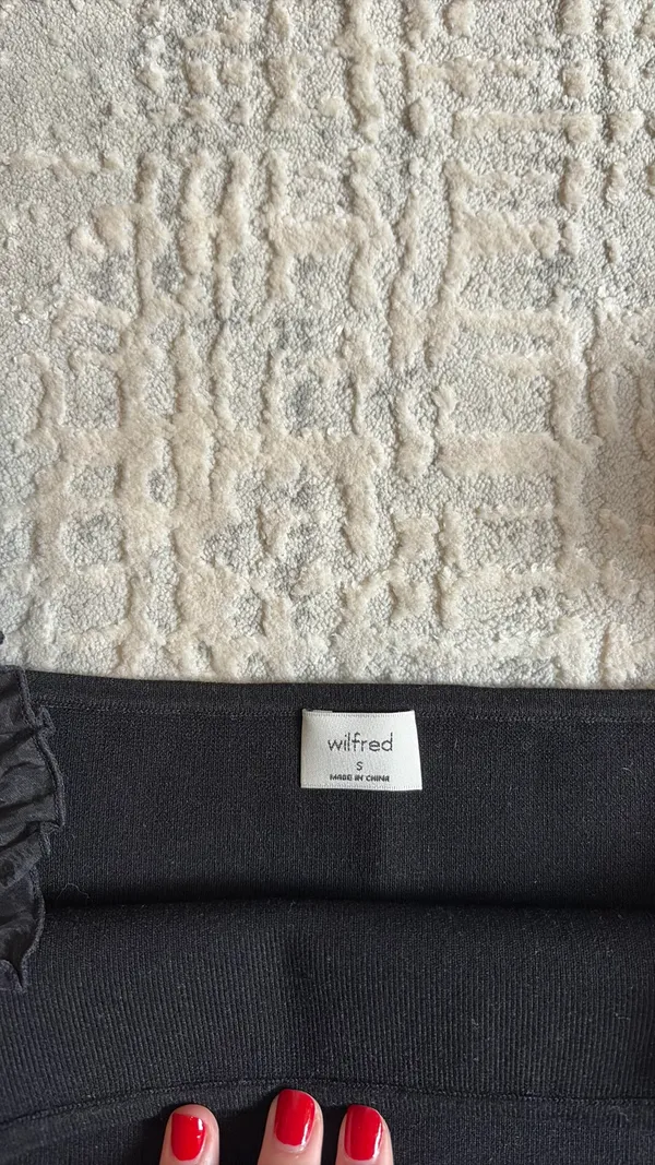 Aritzia Wilfred Crop Top - Image 3
