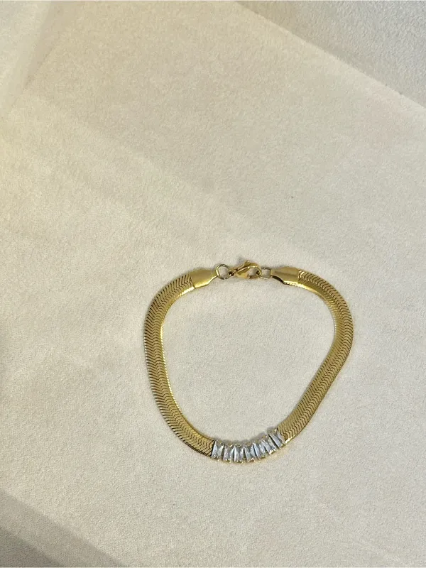 Nordstrom Panacea crystal baguette herringbone chain bracelet gold-plated metal - Image 4
