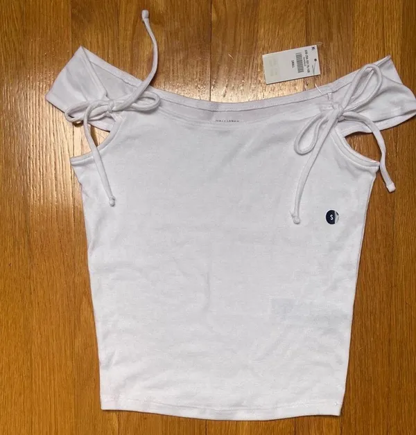 Hollister Off the Shoulder White Tie Top - Image 2