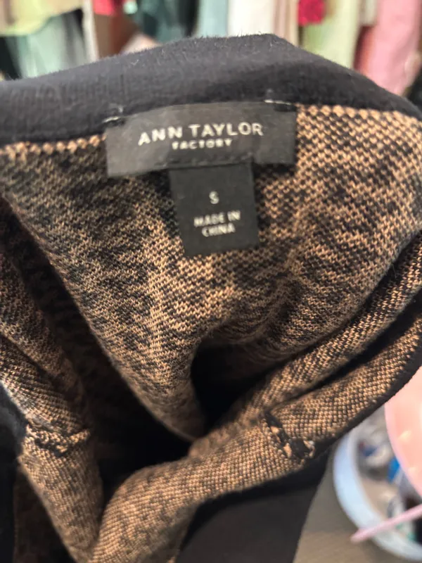 Ann Taylor Skirt and Long Sleeve Sweater Set - Image 4