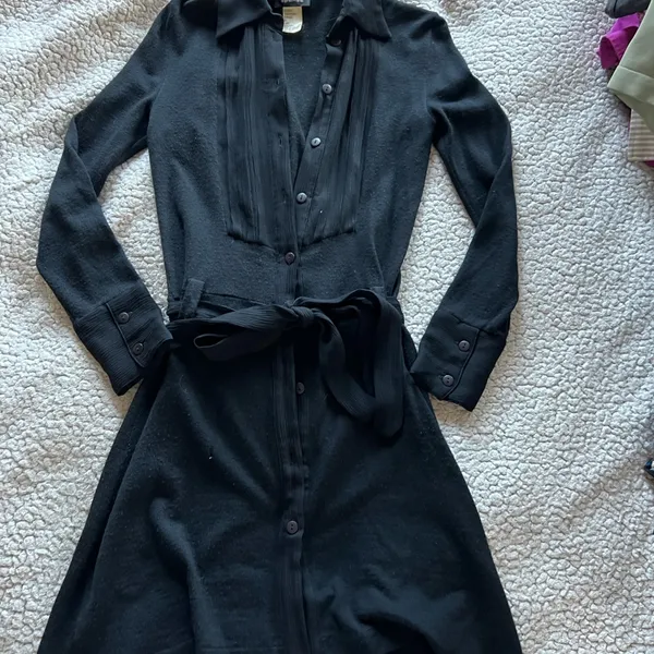 Elegant Black Button - Image 2