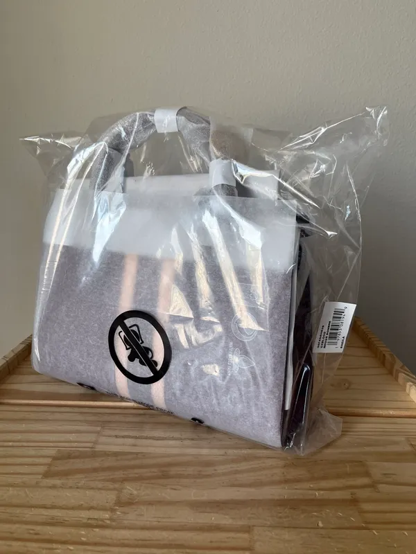 Michael Kors Purse - Image 15