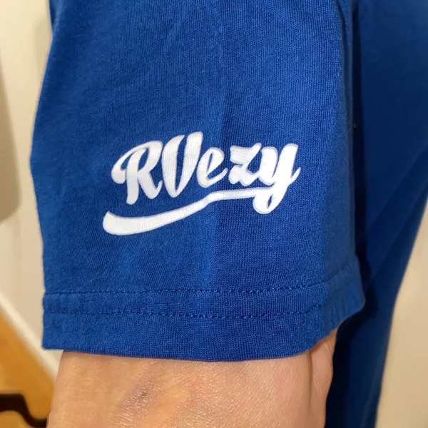 RVezy Graphic Camping Tee Shirt Size Medium - Image 5