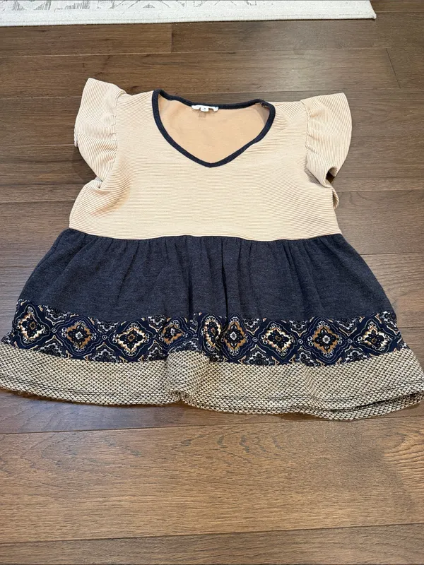 THML Tan and Navy Knit Flutter-Sleeve Casual Top Size Medium - C68-020 - Image 4