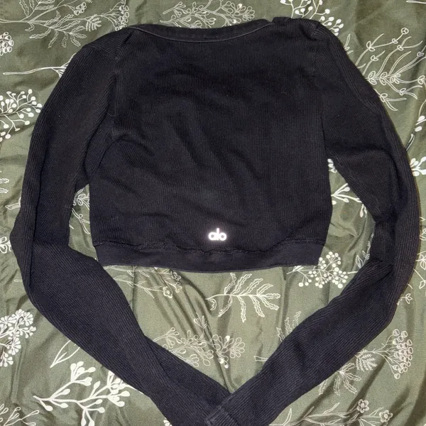 Alo Yoga black ribbed long sleeve crop top - Image 2