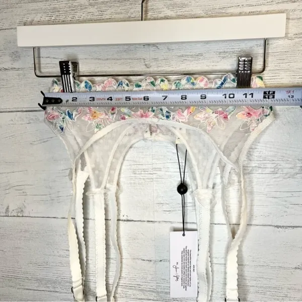 Victoria’s Secret For Love and Lemons Tanga Con Contorno Garter - Image 9