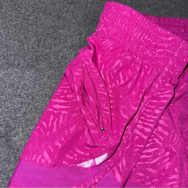 Athleta Printed Mesh Racer Run Shorts Electric Fuchsia Pink 4” Inseam Women’s XS - Image 4