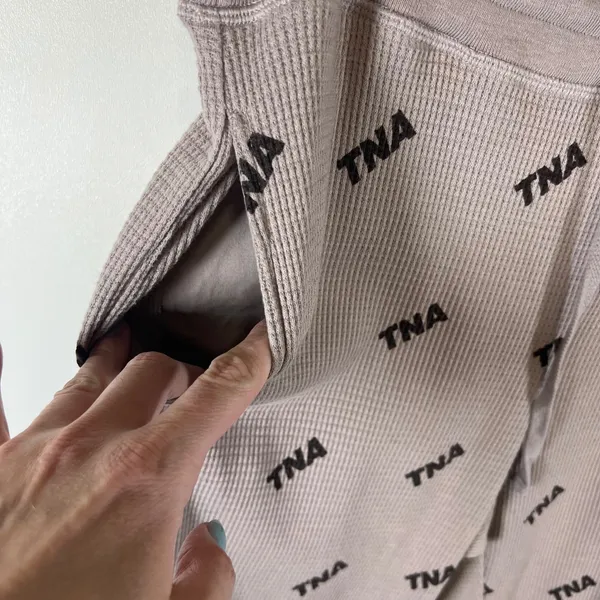 TNA Aritzia Waffle Knit Joggers Mauve Taupe Logo Print Thermal Lounge Pants Sz M - Image 4