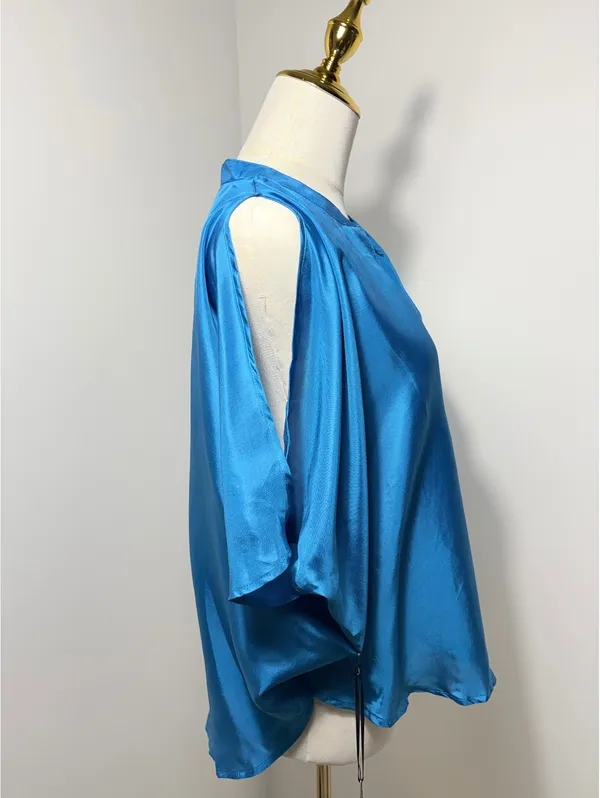 Bebe Women's Turkish Tile Blue Silk V-Neck Blouse with Button Detail, Size M - Image 3