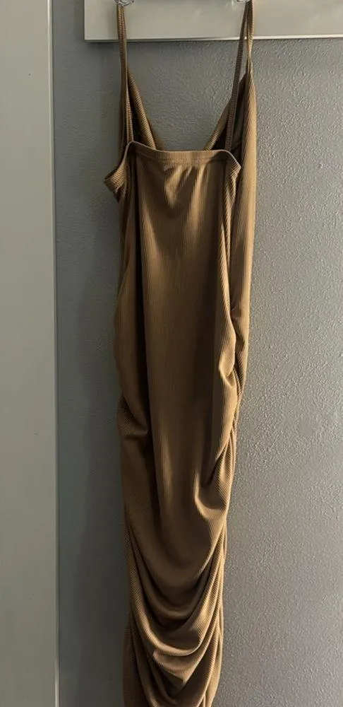 Tan long form fitting dress - Image 3