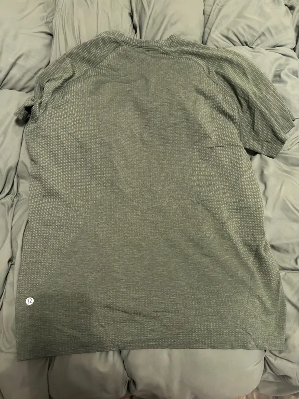 Lululemon Men’s Metal Tech Vent Shirt - Image 2