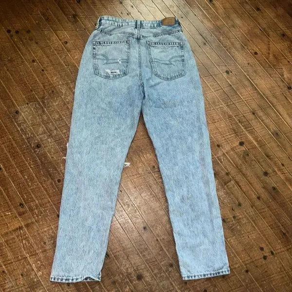 American Eagle light wash destroyed relaxed mom jeans - Image 3