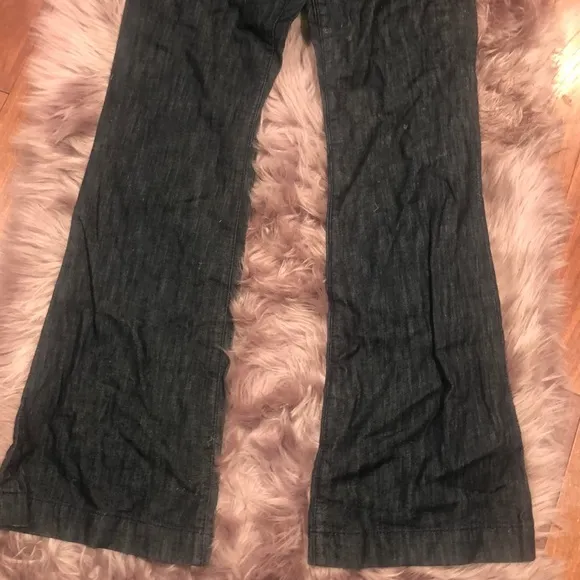 KUT from the Kloth dark blue flare jeans - Image 4