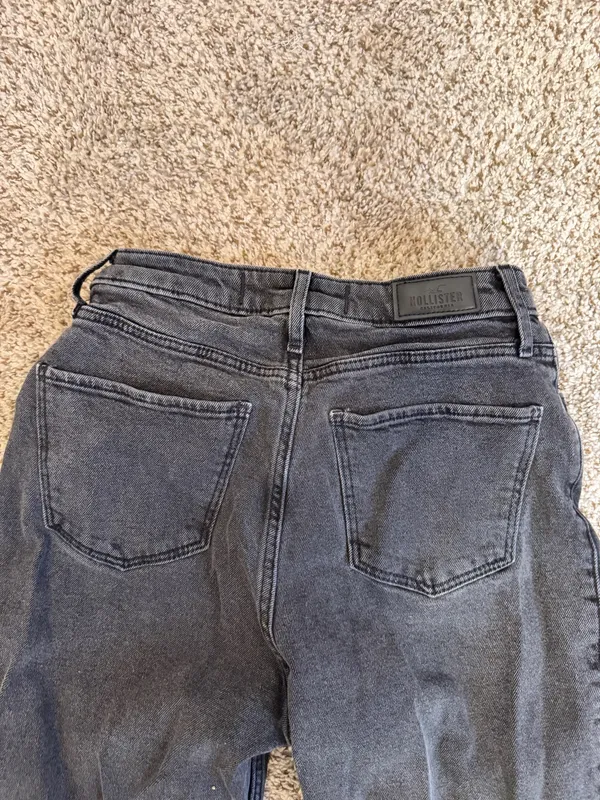 Hollister Ultra High-Rise Dad Jeans - Image 3
