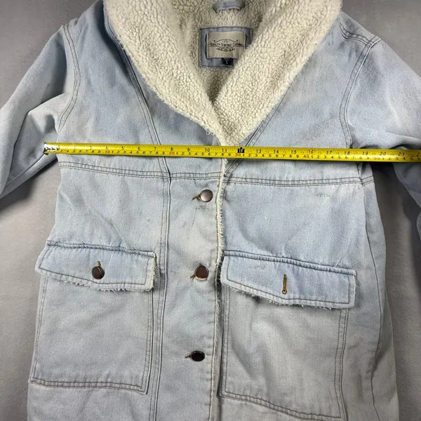 Ashley Vintage Charm Light Wash Denim Faux Shearling Lined Jacket JKJR1144 Small - Image 9