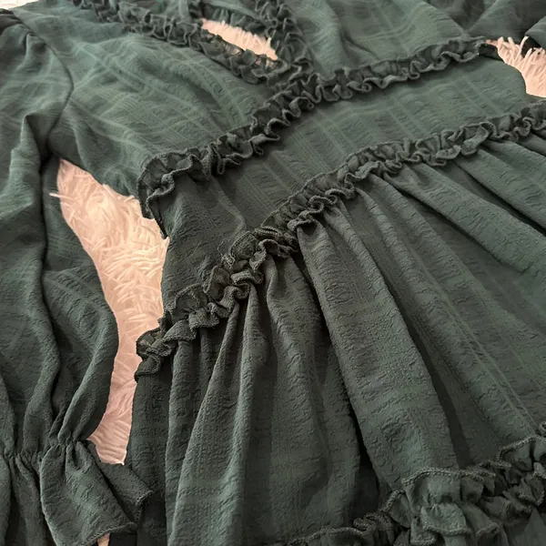 Selfie Leslie Emerald Green Ruffle Tiered Mini Dress Long Sleeve Cutout Size M - Image 11