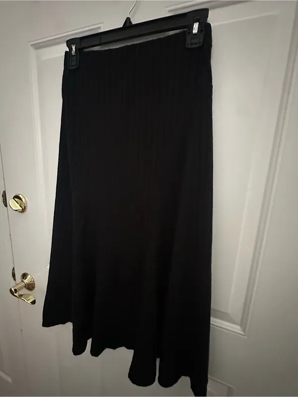 Halara Ribbed Knit Midi Skirt in Black - Image 4