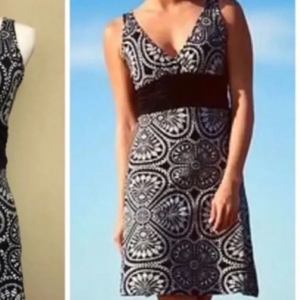 Patagonia XS black and white v-neck sleeveless Margot dress - Image 5