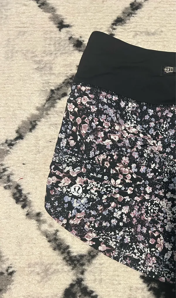 Lululemon Speed Up Shorts 2.5" Low-Rise - Image 3