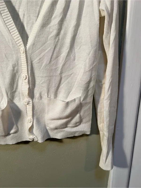 SO Women’s Size Large Cardigan Sweater Button Front V-Neck Cream White Pockets - Image 4