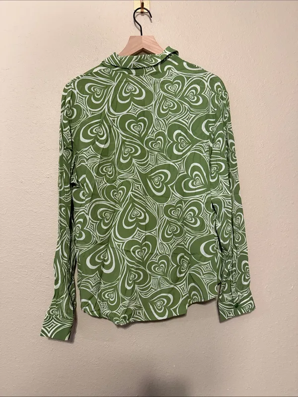 Lisa Says Gah Bailey Lounge Top in Wild Hearts Green Size Medium NWT - Image 6