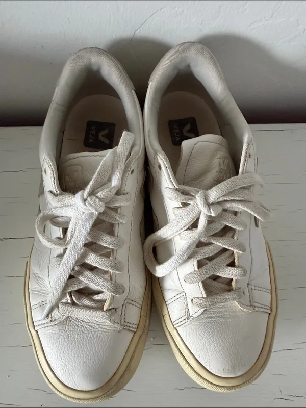 VEJA Campo Sneakers Women’s 7 White Leather Beige Suede V Logo Low Top Shoes - Image 3