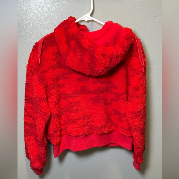 Offline Aerie Women's Red Camo Sherpa Cropped Zip Up‎ Jacket Size Medium - Image 7